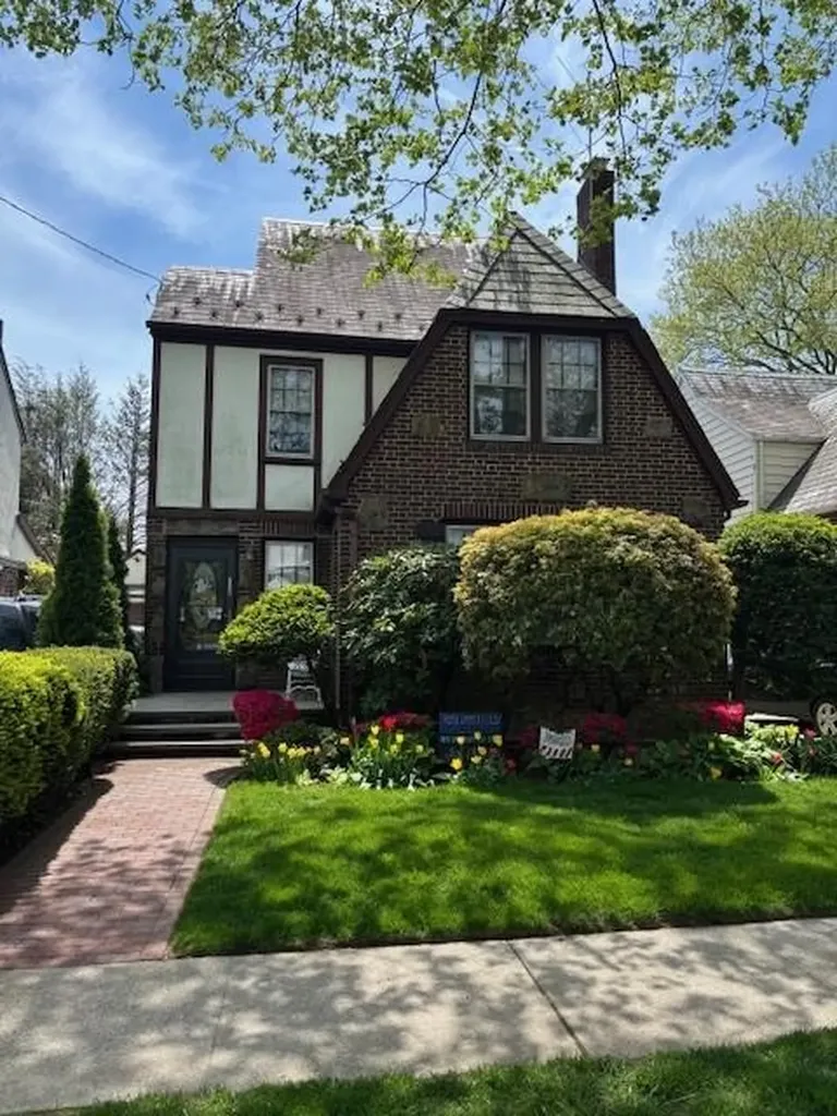 236 Crocus Avenue Floral Park NY 11001