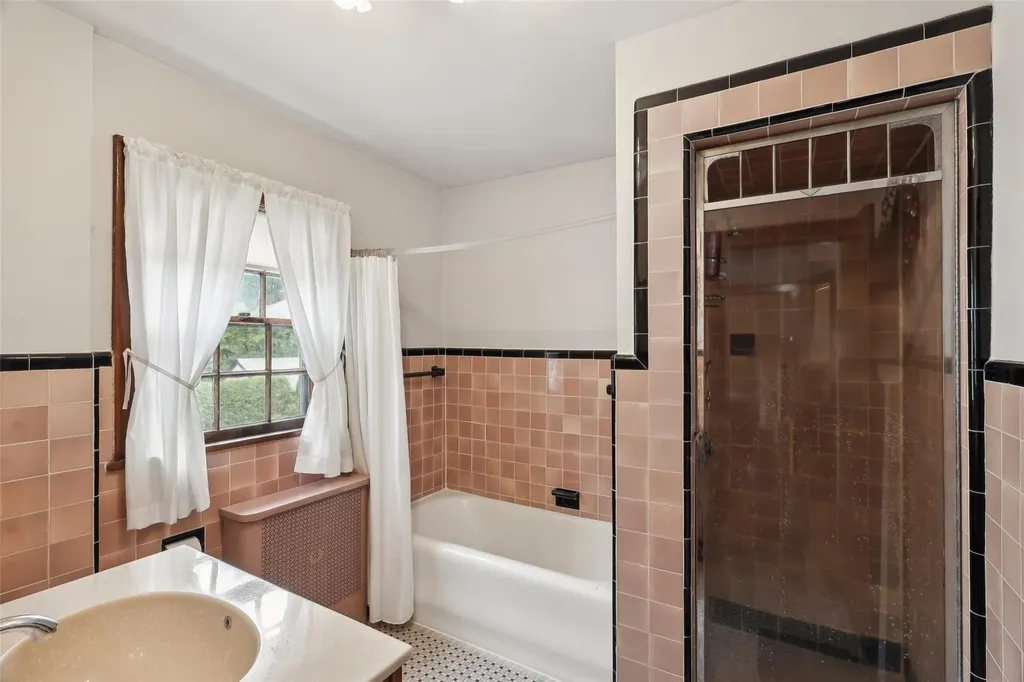 236 Crocus Avenue Floral Park NY 11001
