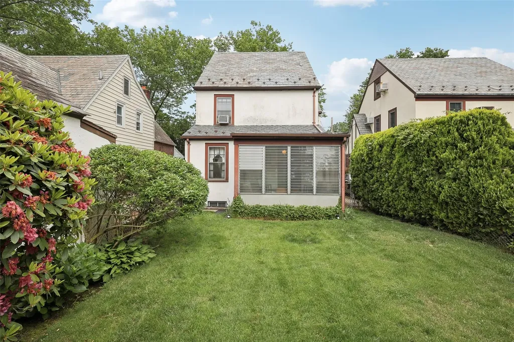 236 Crocus Avenue Floral Park NY 11001
