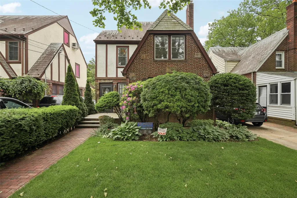 236 Crocus Avenue Floral Park NY 11001