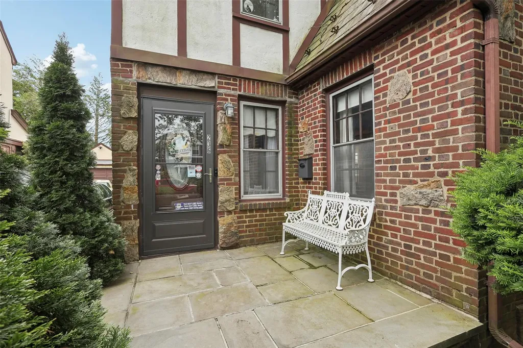 236 Crocus Avenue Floral Park NY 11001