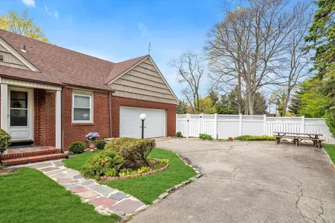 757 Bixby Drive Baldwin NY 11510