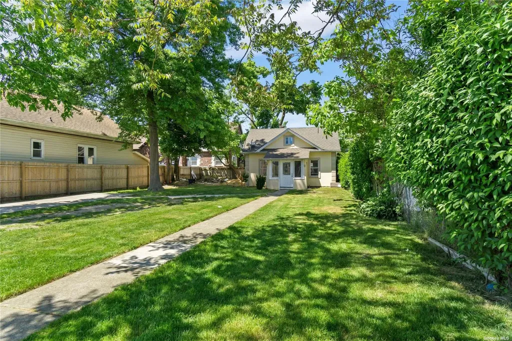 45 Dehnhoff Avenue Freeport NY 11520