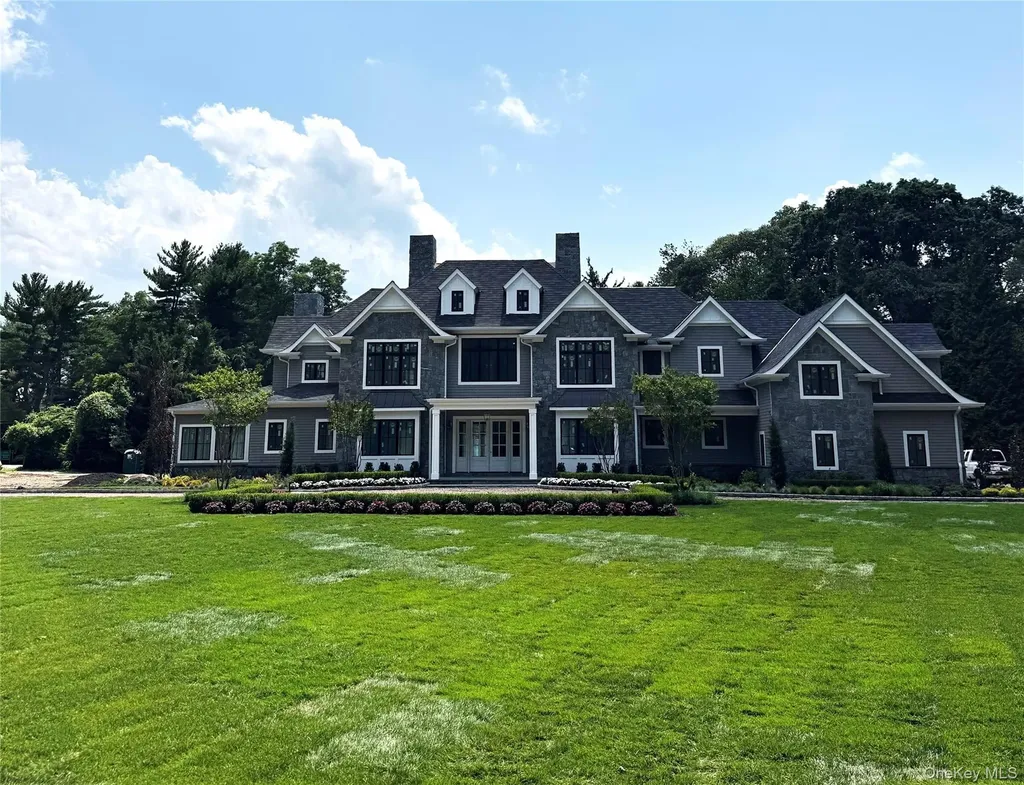 2 E Gate Road Lloyd Harbor NY 11743