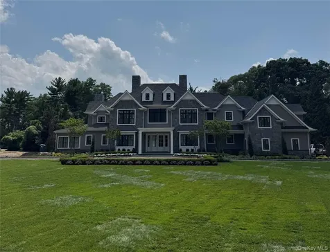 2 E Gate Road Lloyd Harbor NY 11743