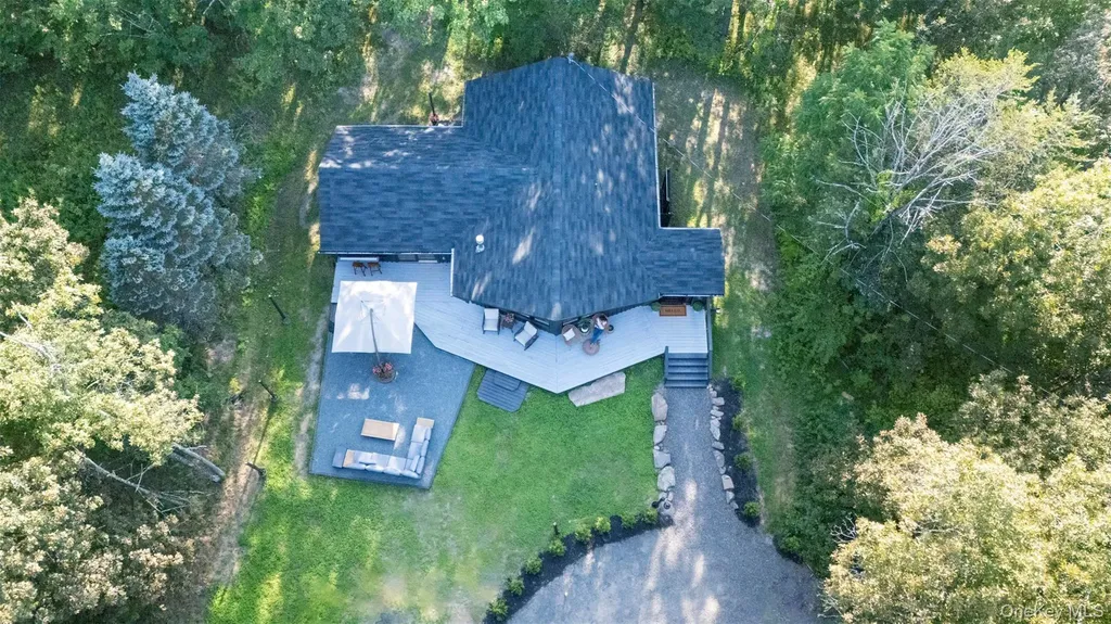 83 Sages Loop Kerhonkson NY 12446