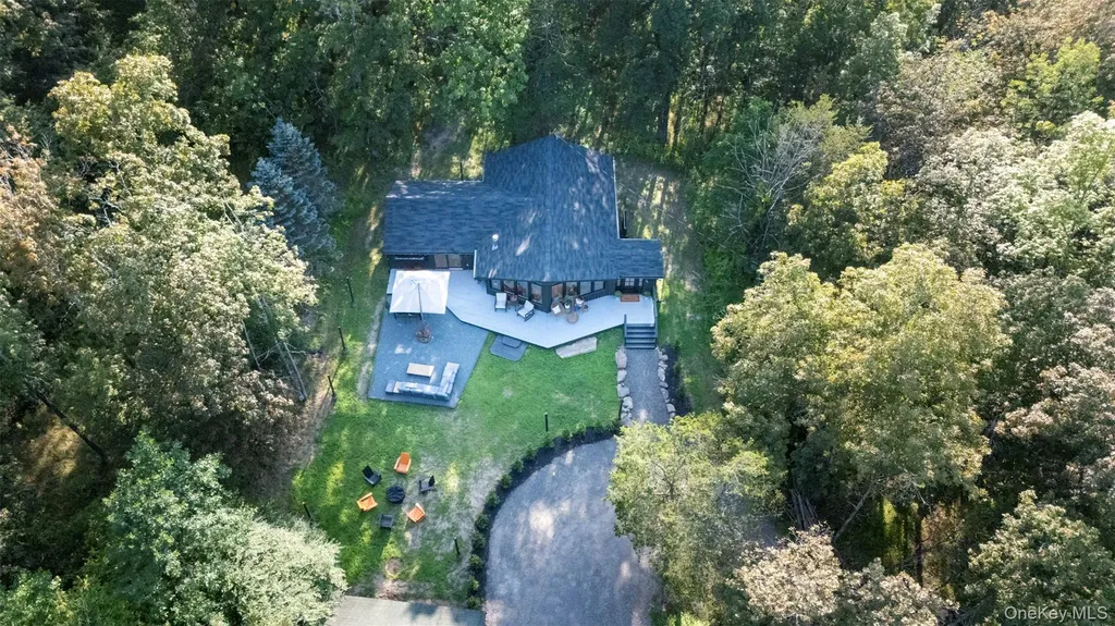 83 Sages Loop Kerhonkson NY 12446