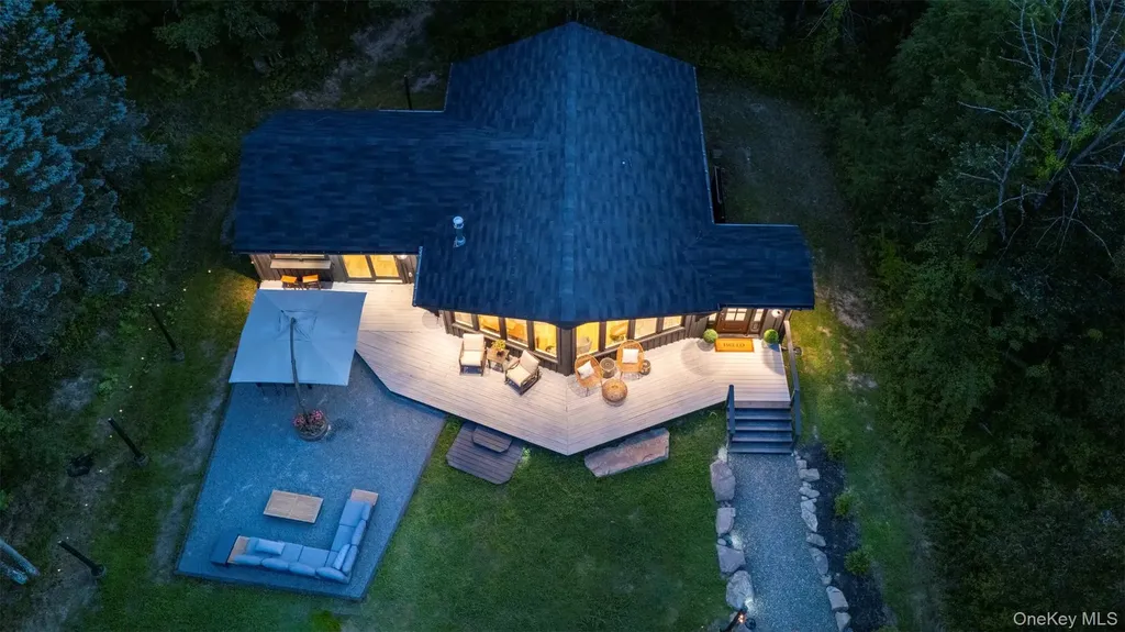 83 Sages Loop Kerhonkson NY 12446
