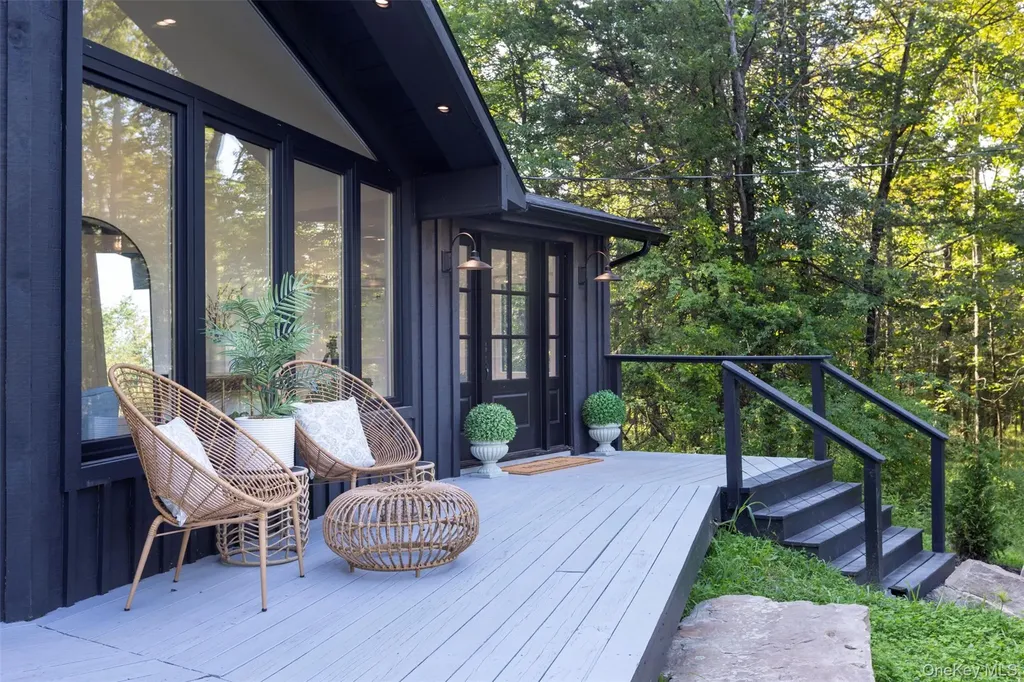 83 Sages Loop Kerhonkson NY 12446