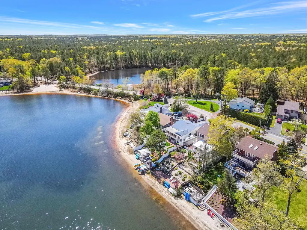165 Lakeside Trail Ridge NY 11961