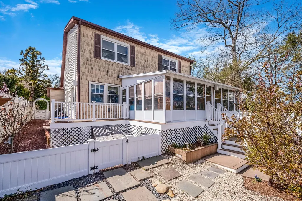 165 Lakeside Trail Ridge NY 11961