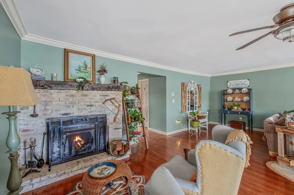 165 Lakeside Trail Ridge NY 11961