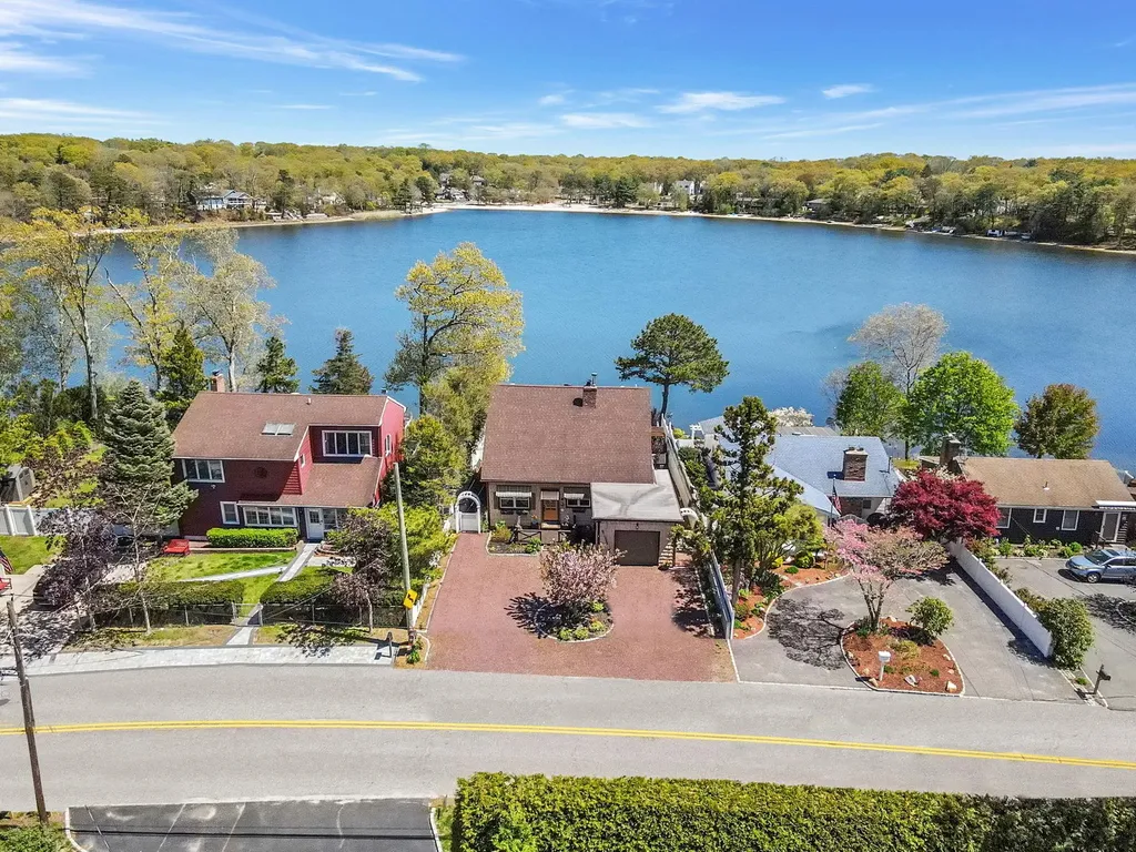 165 Lakeside Trail Ridge NY 11961