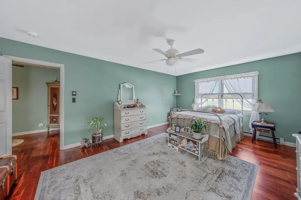 165 Lakeside Trail Ridge NY 11961