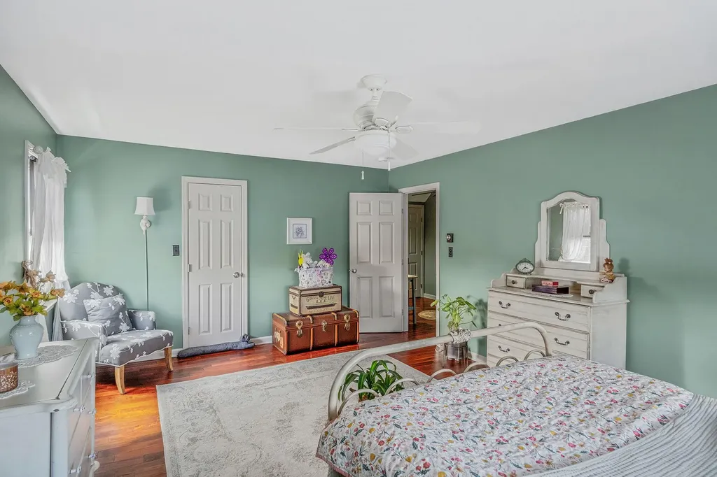 165 Lakeside Trail Ridge NY 11961