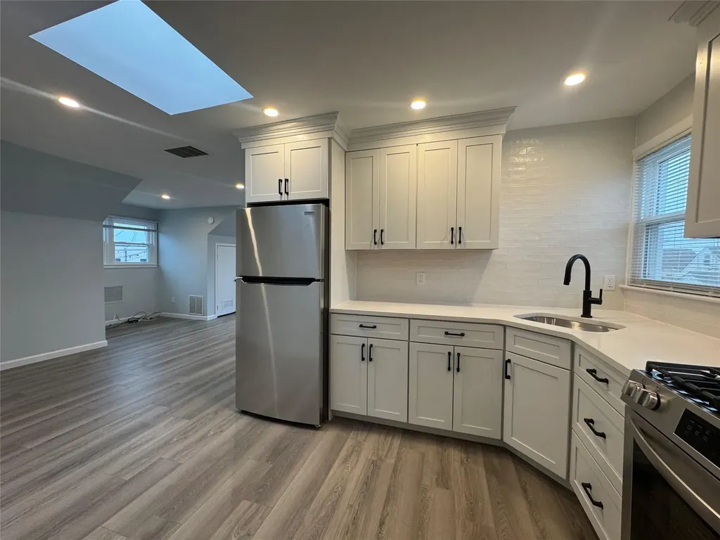 817 E Walnut Street Long Beach NY 11561