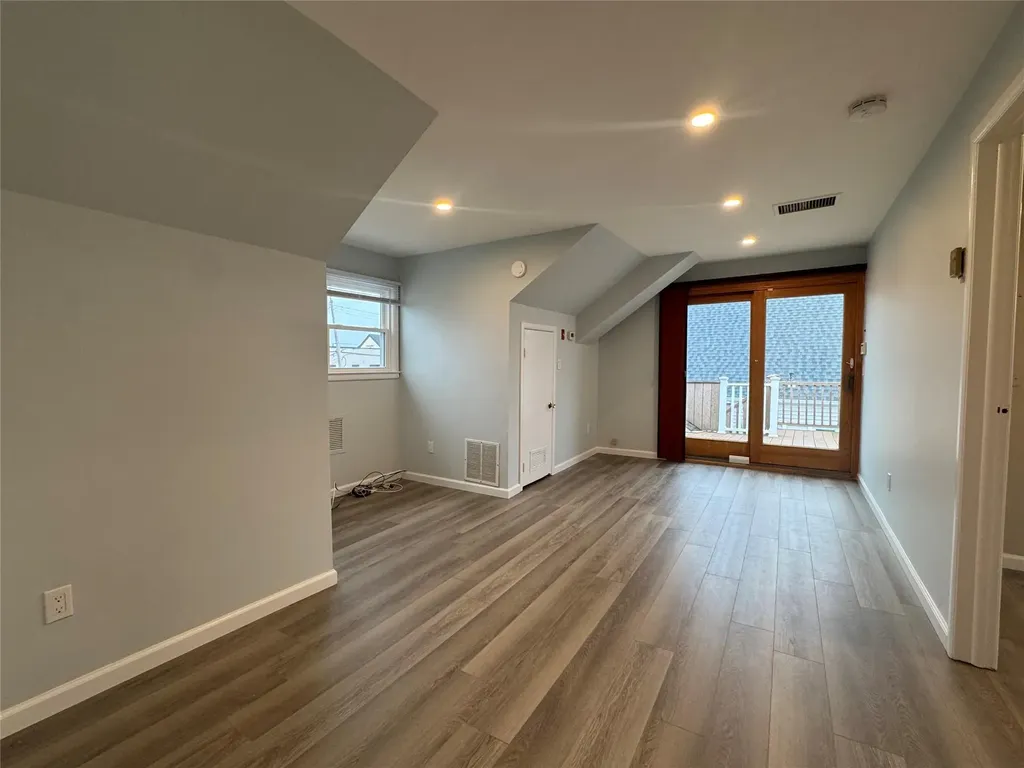 817 E Walnut Street Long Beach NY 11561