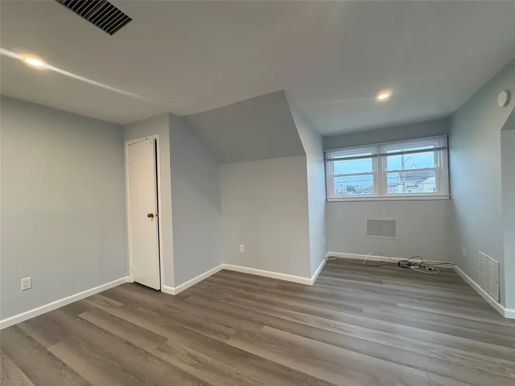 817 E Walnut Street Long Beach NY 11561