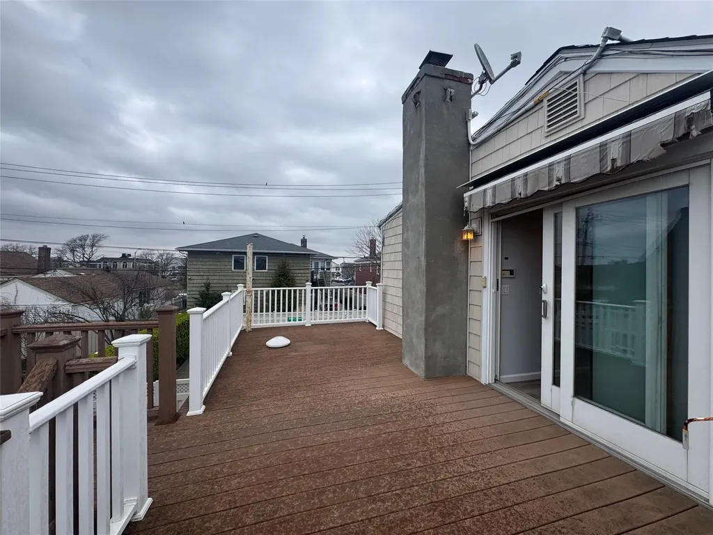 817 E Walnut Street Long Beach NY 11561