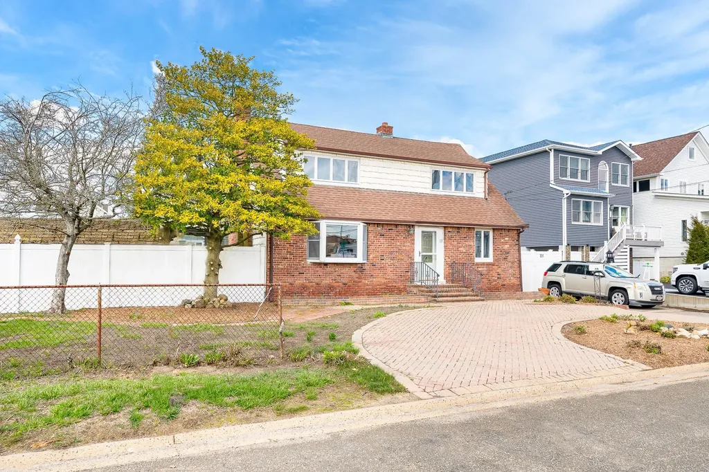 39 Mitchell Avenue Babylon NY 11702