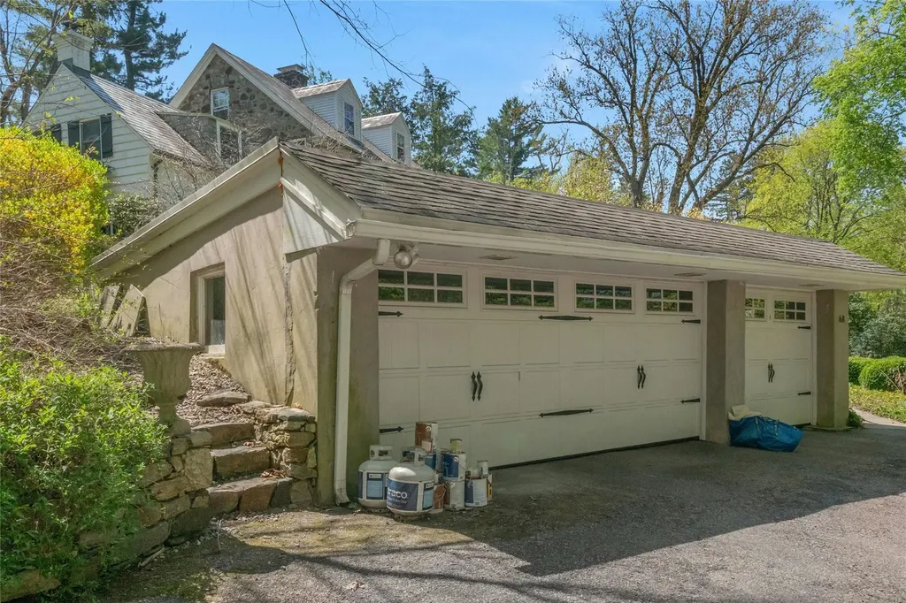 68 Spruce Lane S Chappaqua NY 10514