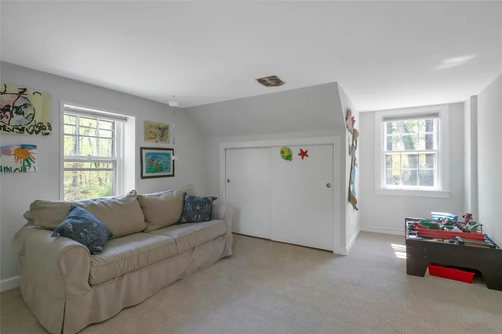 68 Spruce Lane S Chappaqua NY 10514
