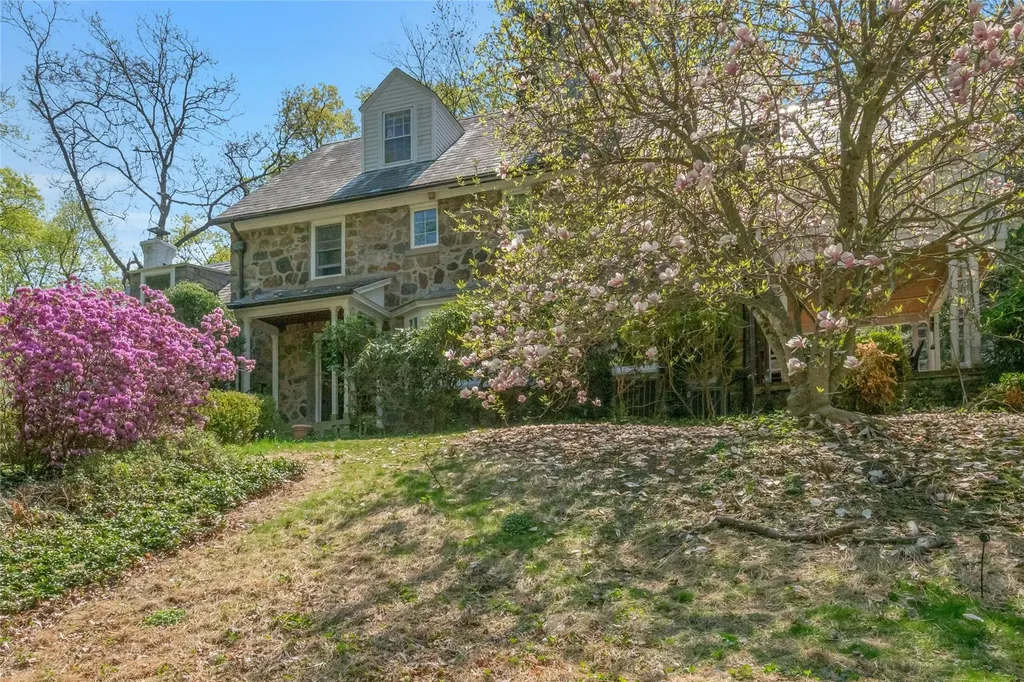 68 Spruce Lane S Chappaqua NY 10514
