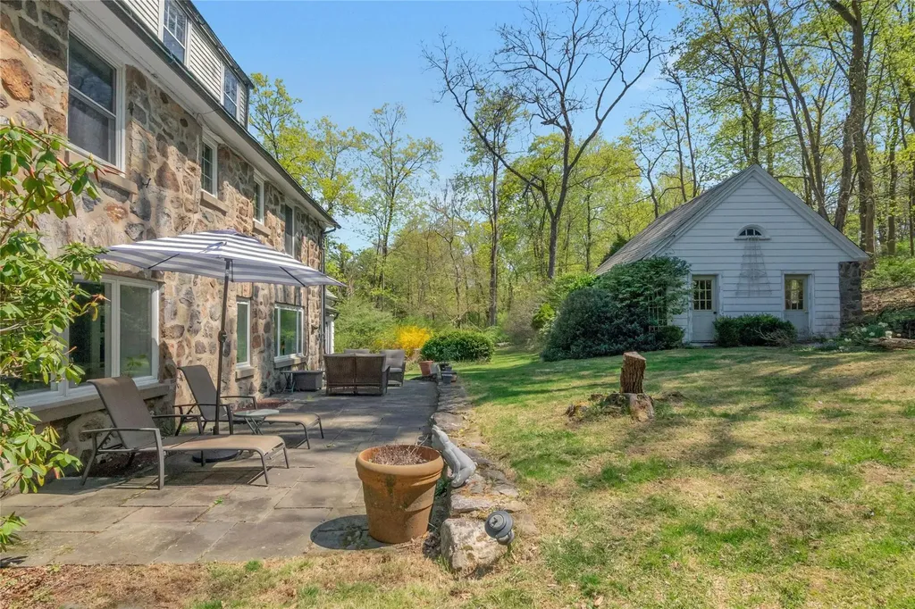 68 Spruce Lane S Chappaqua NY 10514
