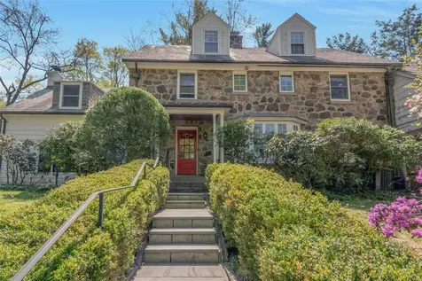 68 Spruce Lane S Chappaqua NY 10514