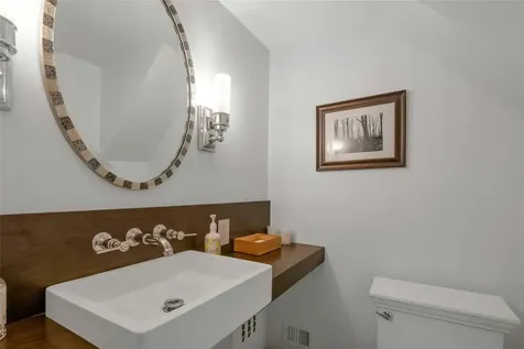 68 Spruce Lane S Chappaqua NY 10514