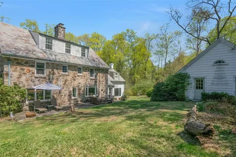 68 Spruce Lane S Chappaqua NY 10514
