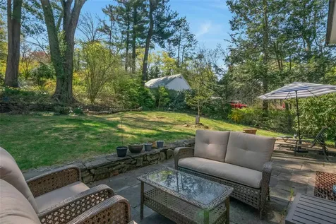 68 Spruce Lane S Chappaqua NY 10514