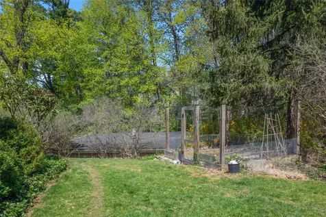 68 Spruce Lane S Chappaqua NY 10514