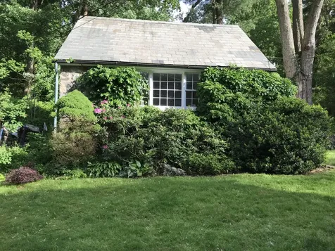 68 Spruce Lane S Chappaqua NY 10514