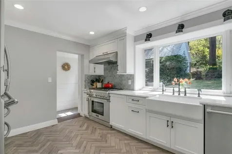 68 Spruce Lane S Chappaqua NY 10514