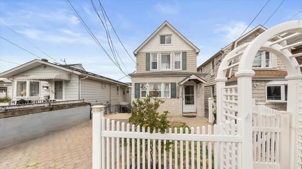 3169 Fairmount Avenue Bronx NY 10465