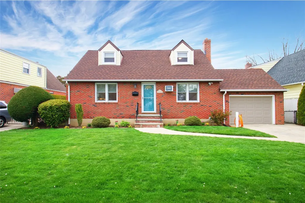 215 White Avenue New Hyde Park NY 11040