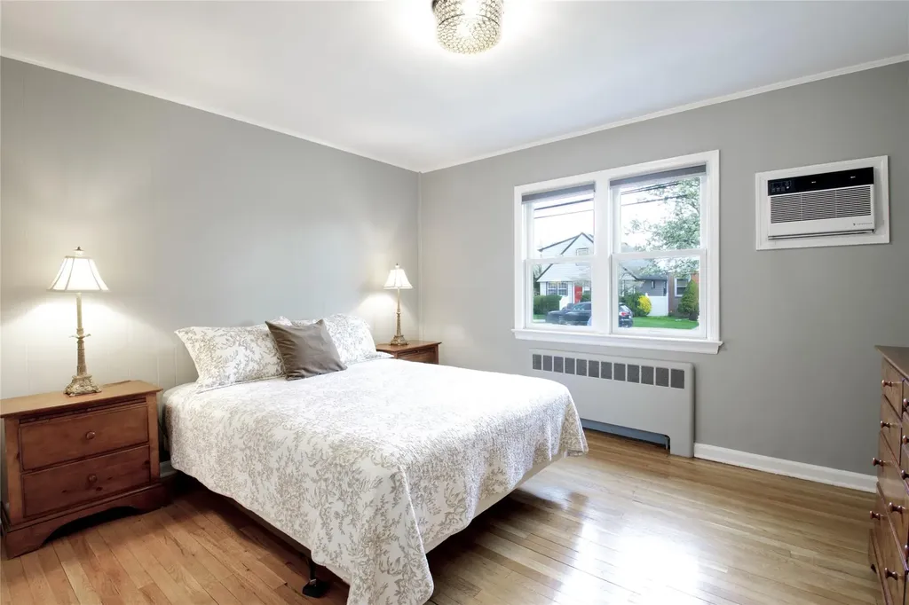 215 White Avenue New Hyde Park NY 11040