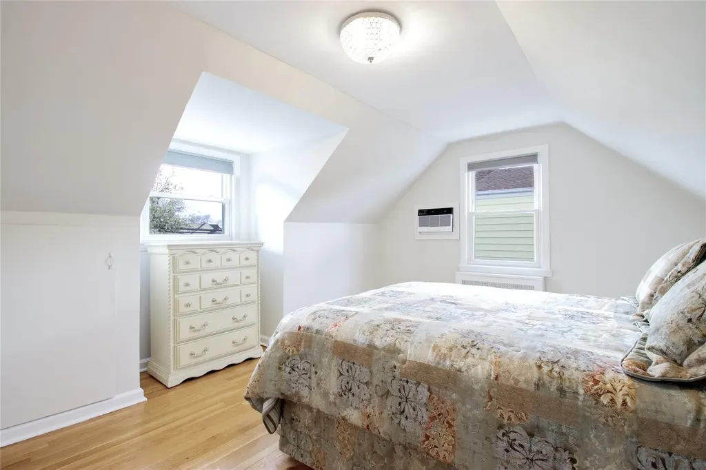 215 White Avenue New Hyde Park NY 11040