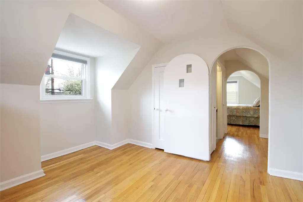 215 White Avenue New Hyde Park NY 11040