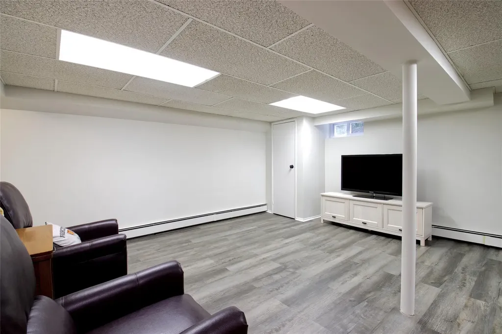 215 White Avenue New Hyde Park NY 11040