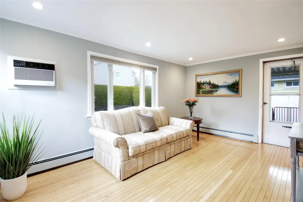 215 White Avenue New Hyde Park NY 11040