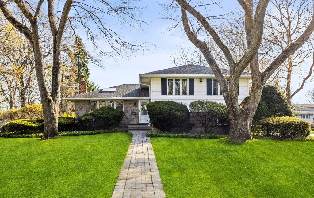 39 Maridon Lane Commack NY 11725