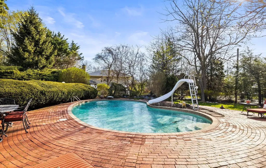 39 Maridon Lane Commack NY 11725