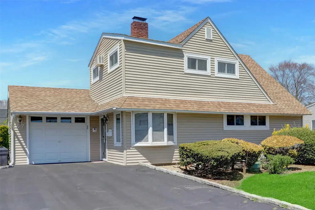 47 Elves Lane Levittown NY 11756