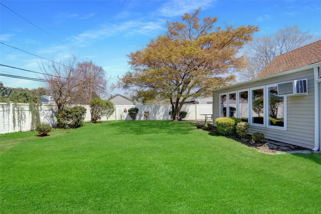 47 Elves Lane Levittown NY 11756