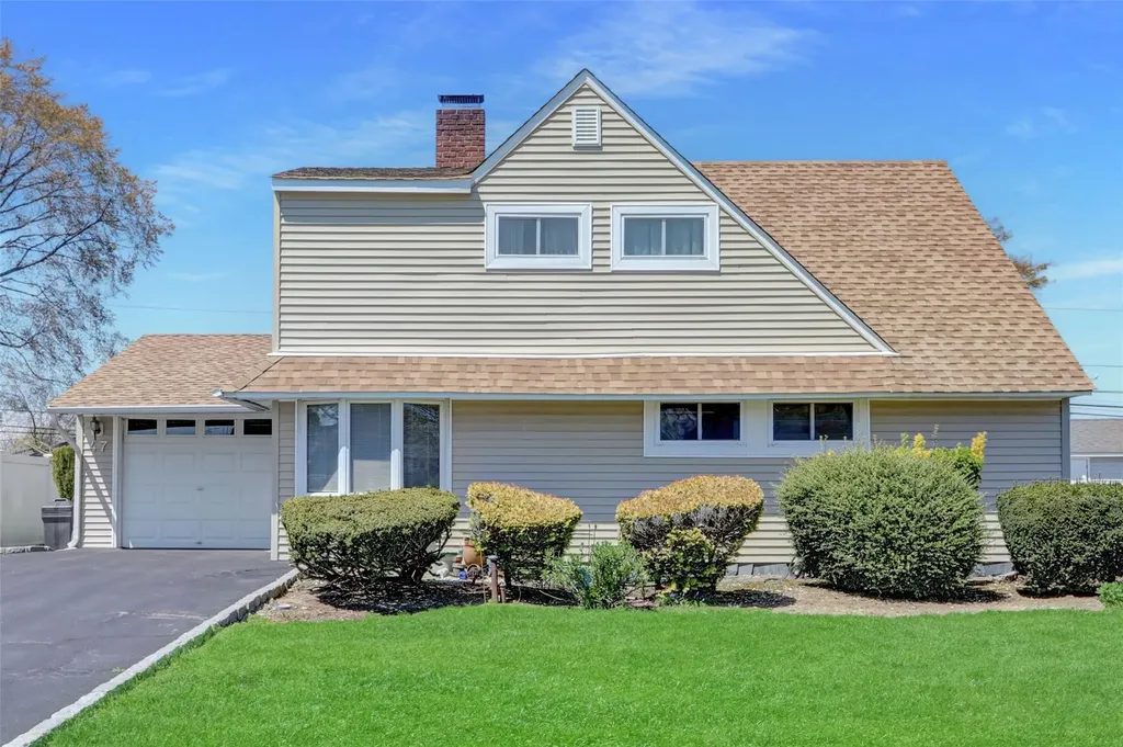 47 Elves Lane Levittown NY 11756
