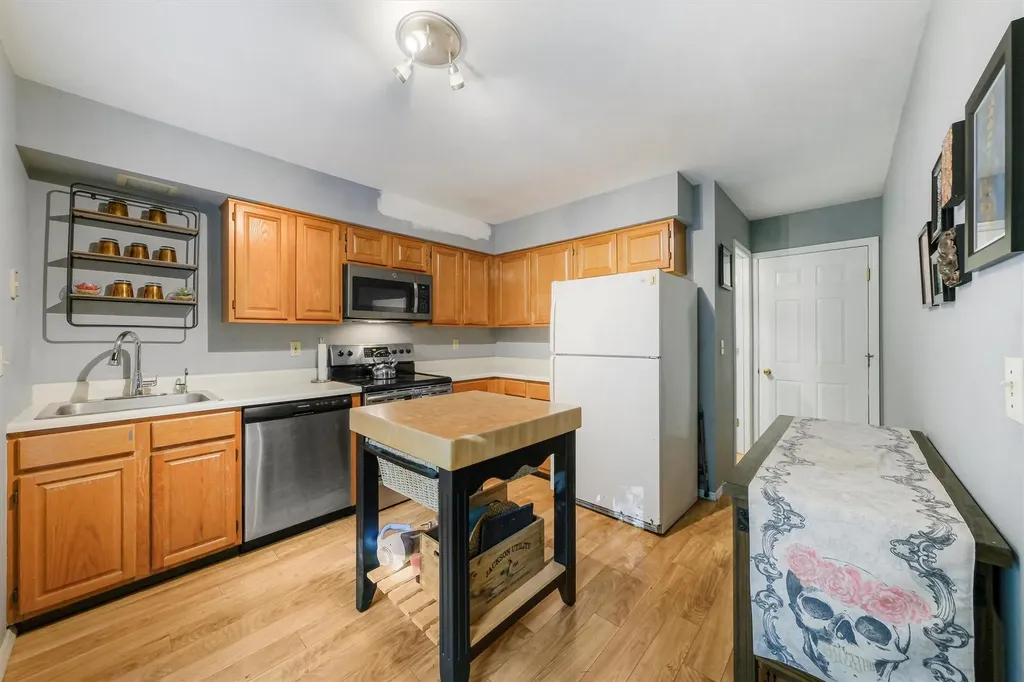 8 Windsor Court Poughkeepsie NY 12601