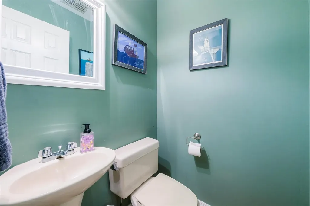 8 Windsor Court Poughkeepsie NY 12601