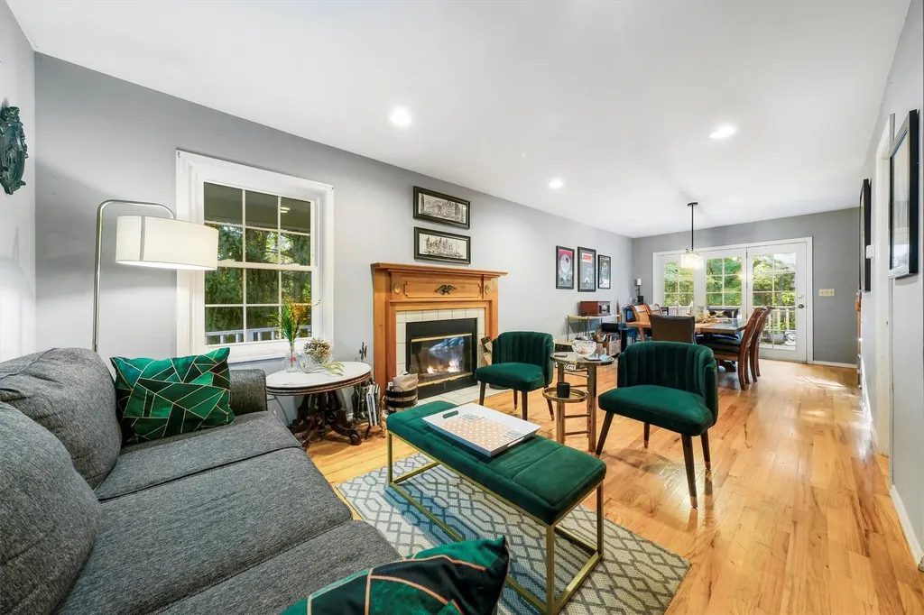 8 Windsor Court Poughkeepsie NY 12601